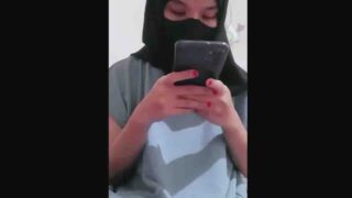 Bokep hijab hitam pakai masker omek 1 jari